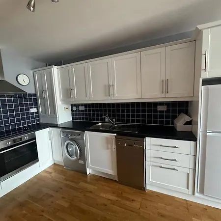 Luxury 2 Bed Fully Equipped Centre Apartment Cork