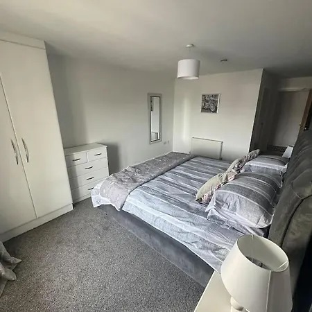 Luxury 2 Bed Fully Equipped Centre Apartment Cork