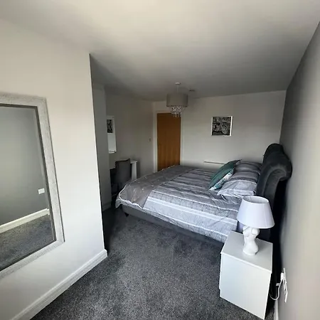 Luxury 2 Bed Fully Equipped Centre Apartment