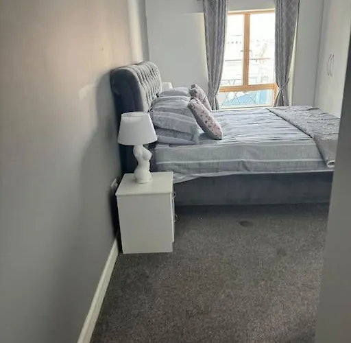 Luxury 2 Bed Fully Equipped Centre * Cork