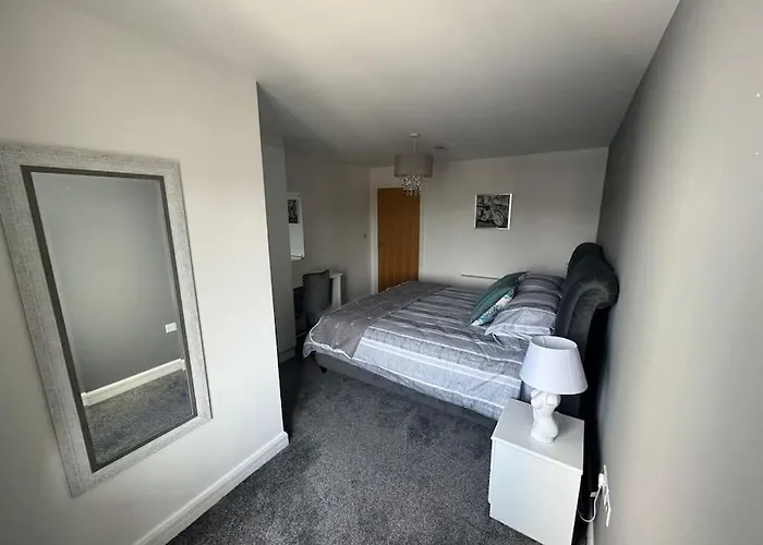 Luxury 2 Bed Fully Equipped Centre Apartment