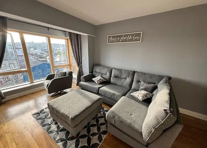 Luxury 2 Bed Fully Equipped Centre Apartment *
