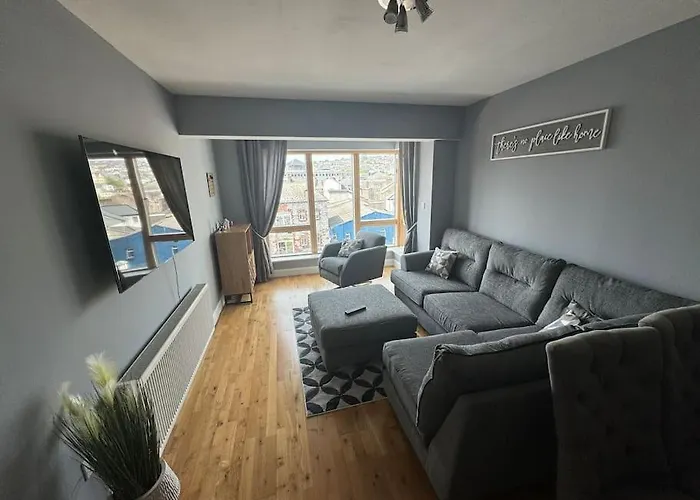 Luxury 2 Bed Fully Equipped Centre Apartment *