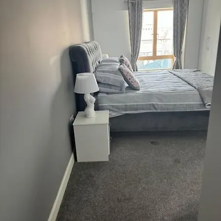 Luxury 2 Bed Fully Equipped Centre * Cork