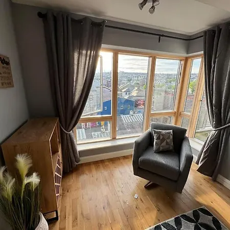 Luxury 2 Bed Fully Equipped Centre