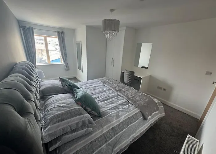 Luxury 2 Bed Fully Equipped Centre *