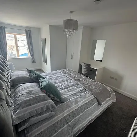 Luxury 2 Bed Fully Equipped Centre *