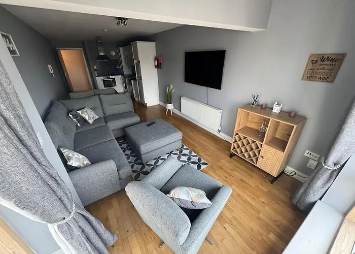 Luxury 2 Bed Fully Equipped Centre *